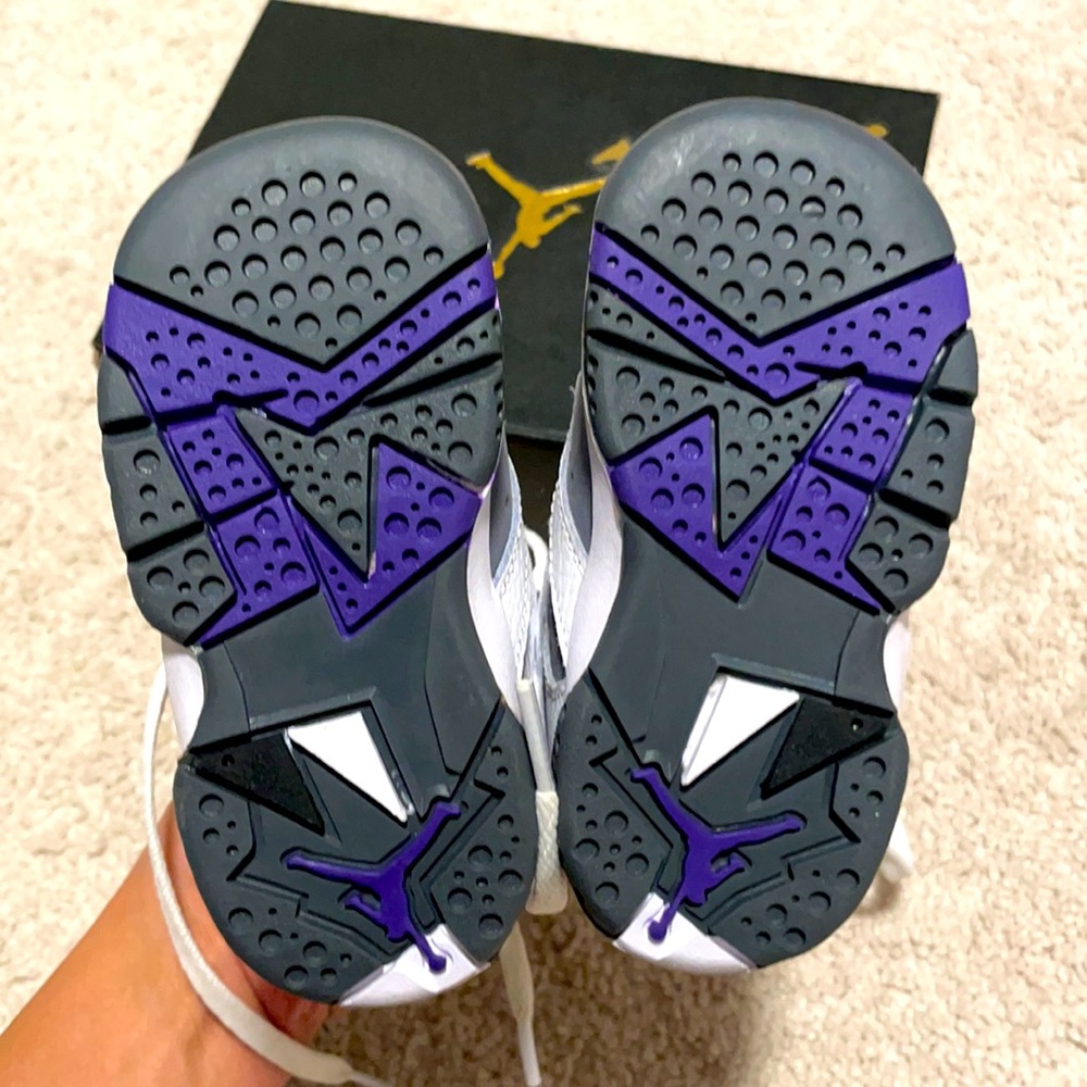 Jordan 7 Retro White/Varsity Purple - Picture 2 of 5